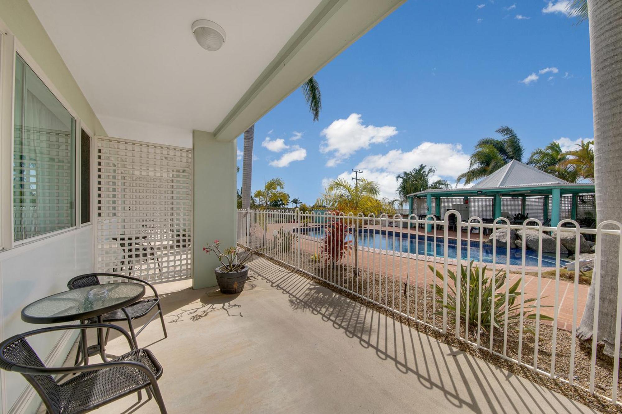Reef Adventureland Motor Inn Tannum Sands Exterior photo
